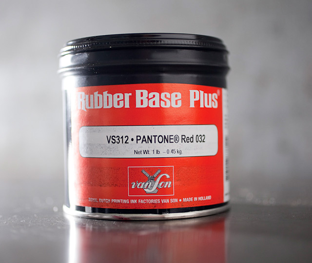 Pantone Red 032 - rubber base